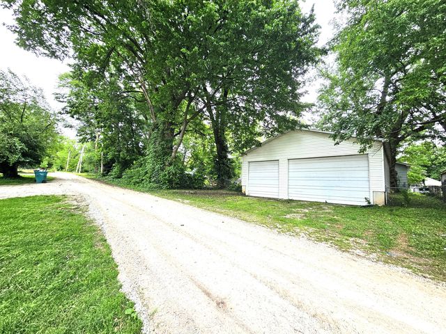 2229 N Kellett Avenue, Springfield, MO 65803