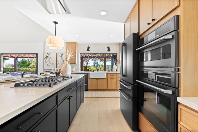 1170 Rancho Encinitas Dr, Encinitas, CA 92024