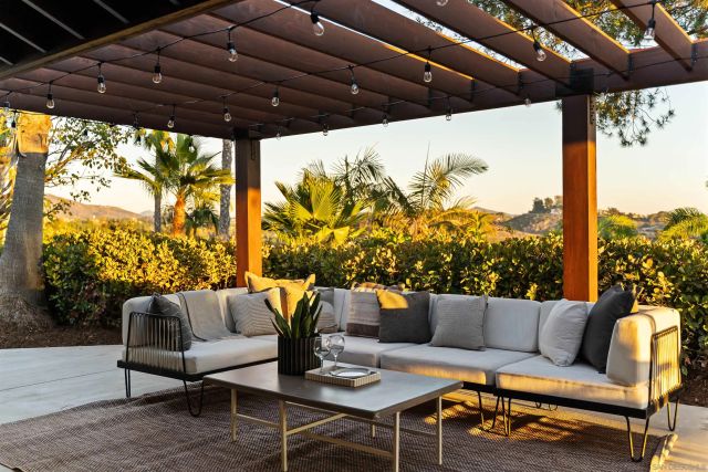 1170 Rancho Encinitas Dr, Encinitas, CA 92024