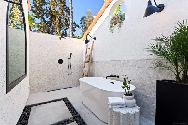 1170 Rancho Encinitas Dr, Encinitas, CA 92024