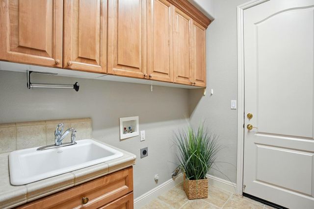 1969 Eagle Glen Dr, Roseville, CA 95661