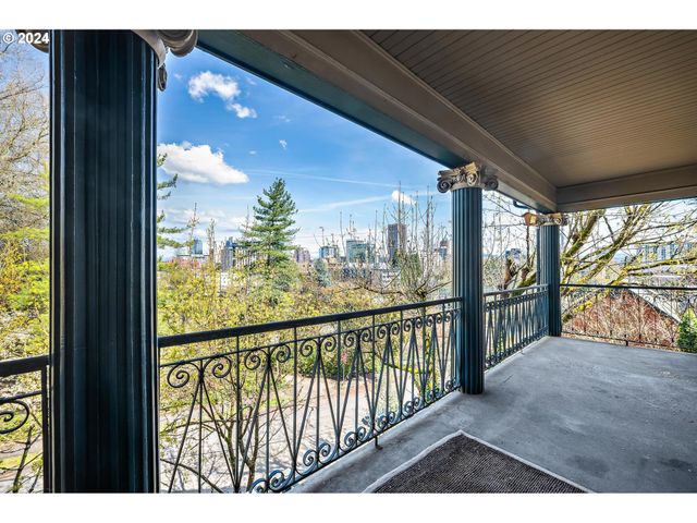 1314 Sw HALL St, Portland, OR 97201