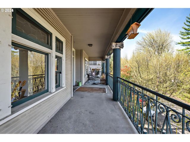 1314 Sw HALL St, Portland, OR 97201