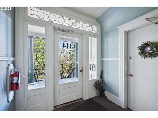 1314 Sw HALL St, Portland, OR 97201