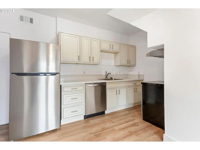 1314 Sw HALL St, Portland, OR 97201