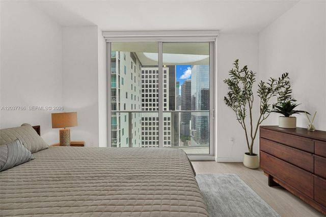 77 SE 5th St 3714, Miami, FL 33131