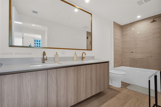 77 SE 5th St 3714, Miami, FL 33131