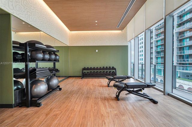 77 SE 5th St 3714, Miami, FL 33131