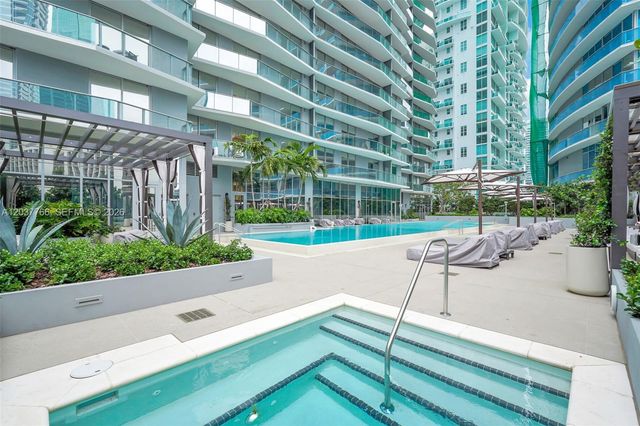 77 SE 5th St 3714, Miami, FL 33131