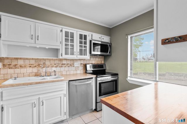 168 Monticello Drive 168, Branford, CT 06405