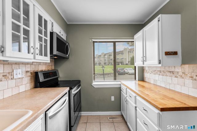 168 Monticello Drive 168, Branford, CT 06405