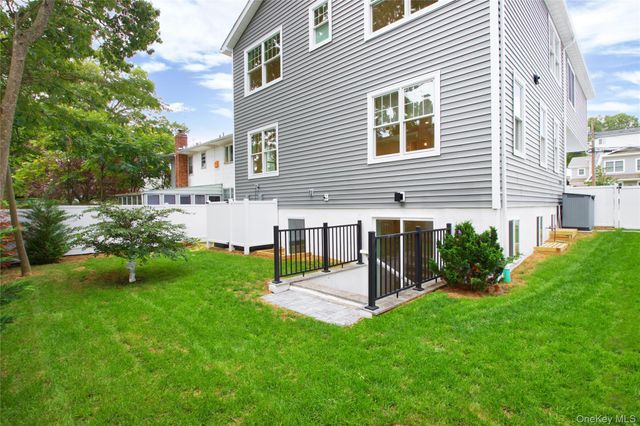 48 N Linwood B, Port Washington, NY 11050