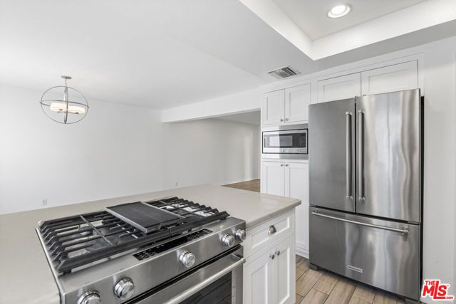 18333 Hatteras Street 77, Tarzana (los Angeles), CA 91356
