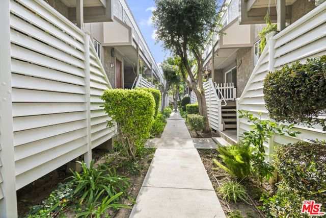 18333 Hatteras Street 77, Tarzana (los Angeles), CA 91356