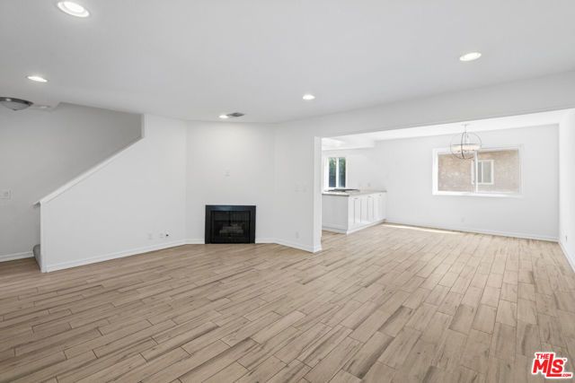 18333 Hatteras Street 77, Tarzana (los Angeles), CA 91356