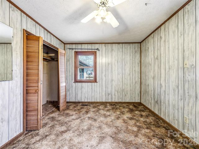 7 Nelson Road, Hendersonville, NC 28791