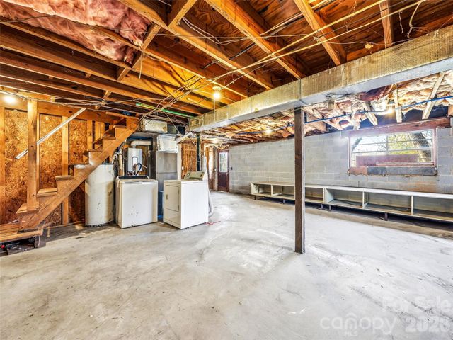 7 Nelson Road, Hendersonville, NC 28791