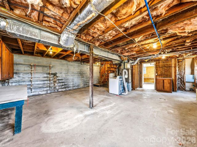 7 Nelson Road, Hendersonville, NC 28791