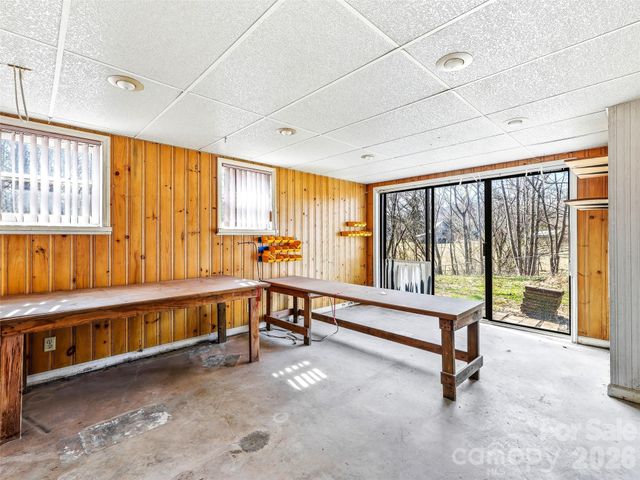 7 Nelson Road, Hendersonville, NC 28791