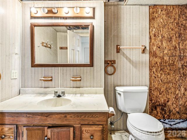 7 Nelson Road, Hendersonville, NC 28791