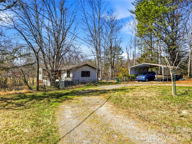 7 Nelson Road, Hendersonville, NC 28791