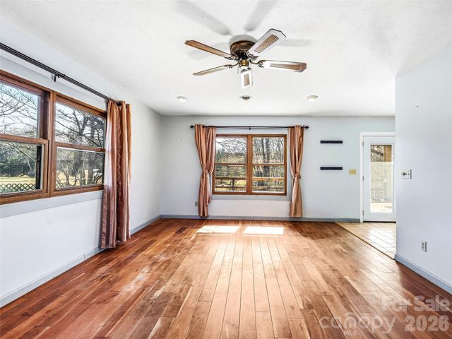 7 Nelson Road, Hendersonville, NC 28791