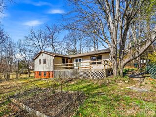 7 Nelson Road, Hendersonville, NC 28791