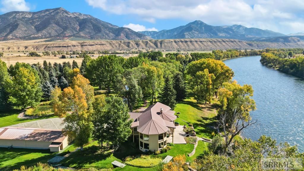 Image 2 of property listing at 535 Swan Ln, Irwin, ID 83449