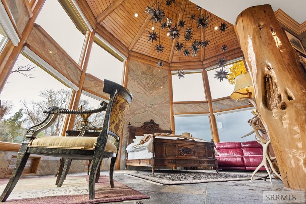 Image 34 of property listing at 535 Swan Ln, Irwin, ID 83449