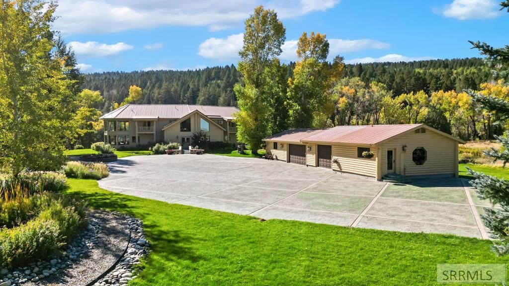 Image 4 of property listing at 535 Swan Ln, Irwin, ID 83449