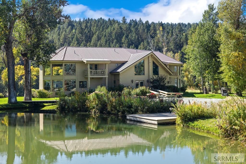 Image 5 of property listing at 535 Swan Ln, Irwin, ID 83449