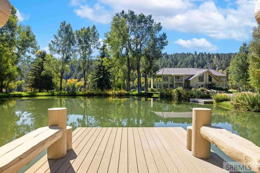 Image 9 of property listing at 535 Swan Ln, Irwin, ID 83449