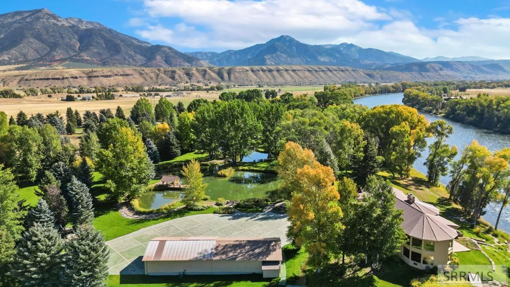 Image 90 of property listing at 535 Swan Ln, Irwin, ID 83449