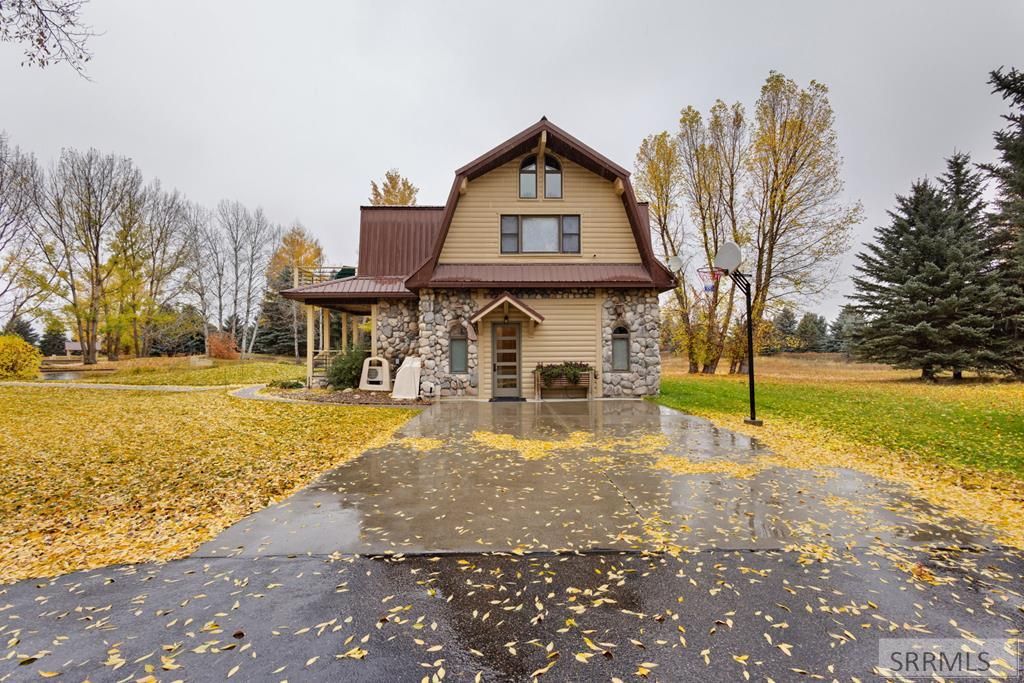 Image 91 of property listing at 535 Swan Ln, Irwin, ID 83449