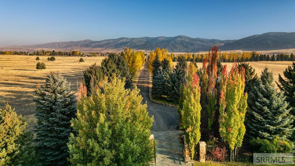 Image 94 of property listing at 535 Swan Ln, Irwin, ID 83449