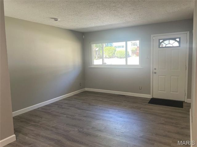 8922 Higginson Drive, Bel Ridge, MO 63121