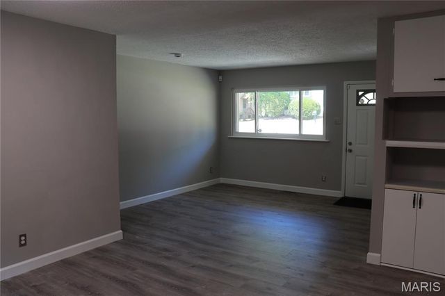 8922 Higginson Drive, Bel Ridge, MO 63121