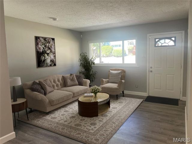 8922 Higginson Drive, Bel Ridge, MO 63121