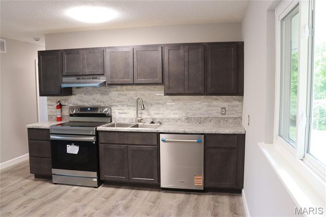 8922 Higginson Drive, Bel Ridge, MO 63121