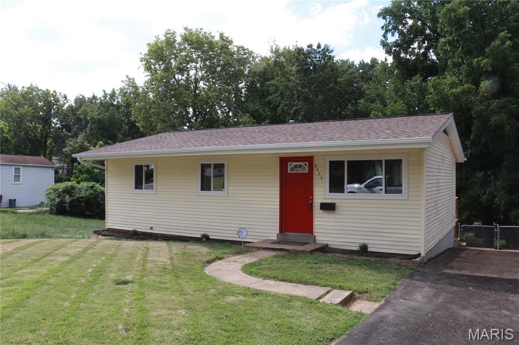 8922 Higginson Drive, Bel Ridge, MO 63121