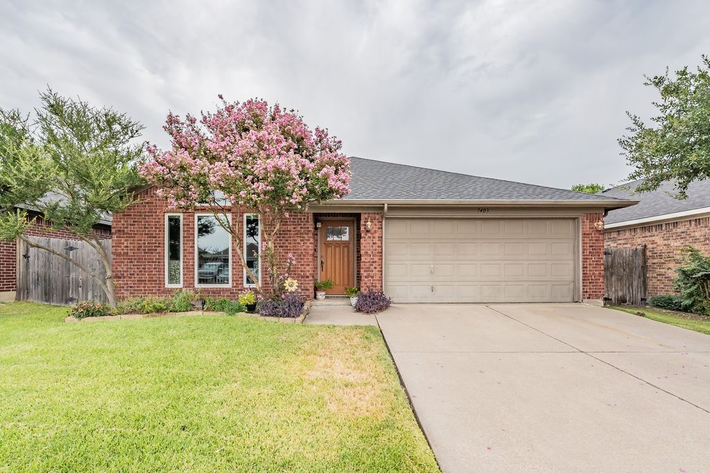 7403 Fossil Lake Drive, Arlington, TX 76002 — exterior