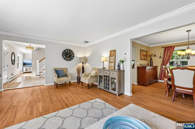 40 Brook Terrace, Wayne, NJ 07470