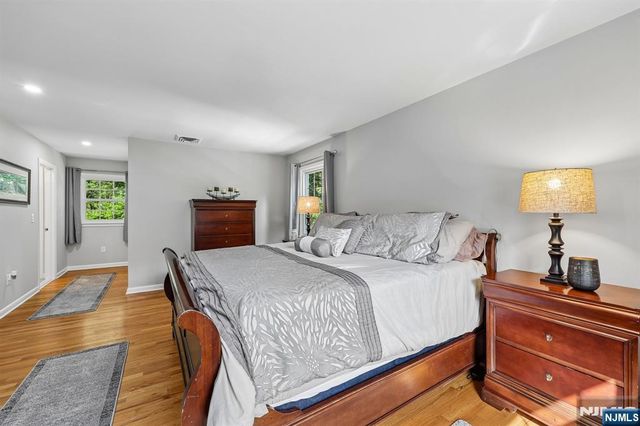 40 Brook Terrace, Wayne, NJ 07470