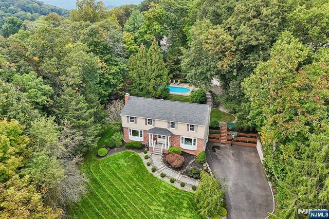 40 Brook Terrace, Wayne, NJ 07470
