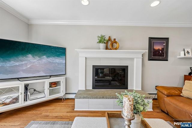 40 Brook Terrace, Wayne, NJ 07470