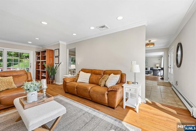 40 Brook Terrace, Wayne, NJ 07470