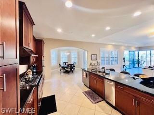 2547 Marquesa Royale Ln Apt 201, Naples, FL 34109