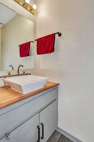 14411 Lamon Avenue, Midlothian, IL 60445