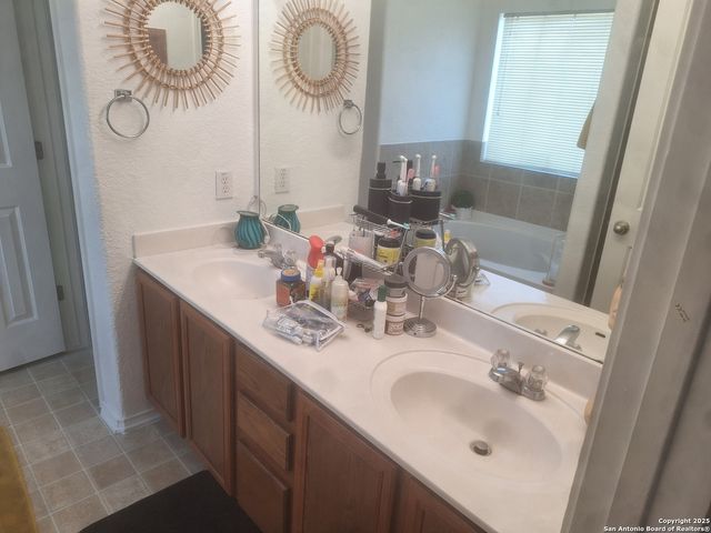 3715 bolden, Converse, TX 78109