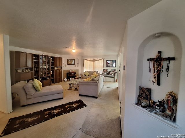 3715 bolden, Converse, TX 78109